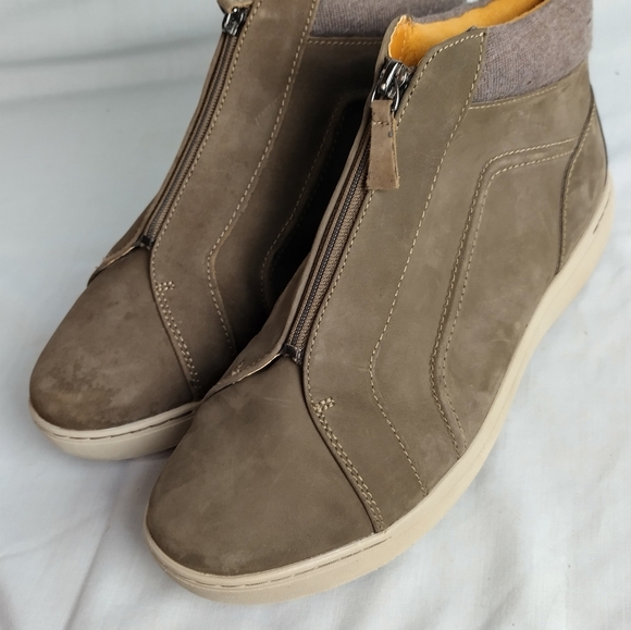 Clarks Women's High top Suede Sneakers Size 11 Casual Front Zip Contour Cushion - Picture 2 of 15